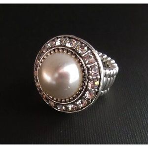 New Lia Sophia Cocktail Ring -stretch ring fits 8-10. Silver w/ large faux Pearl